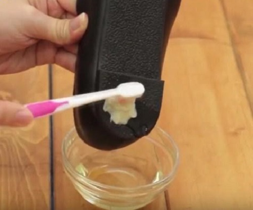 Cách để loại bỏ bã kẹo cao su khỏi giày 