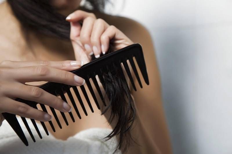 Hướng dẫn chăm sóc tóc uốn đúng cách để tóc luôn vào nếp 